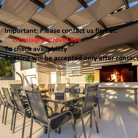 Vila Stunning Adria Villa *